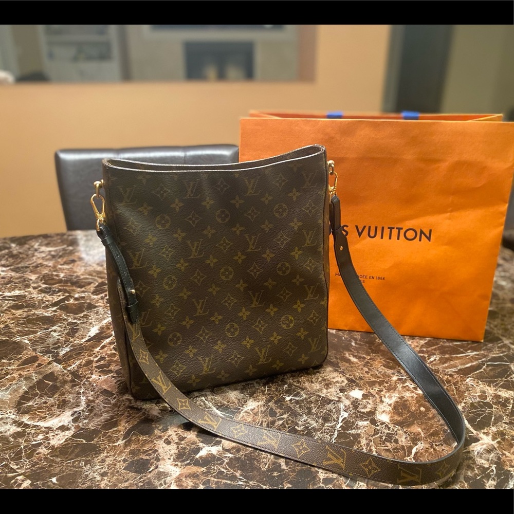 Louis vuitton looping gm crossbody